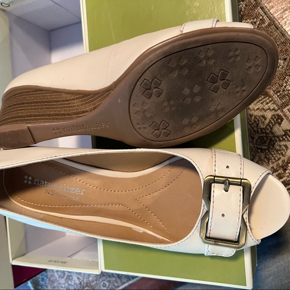 Cream Wedge shoes, Size 6.5. - Picture 2 of 2